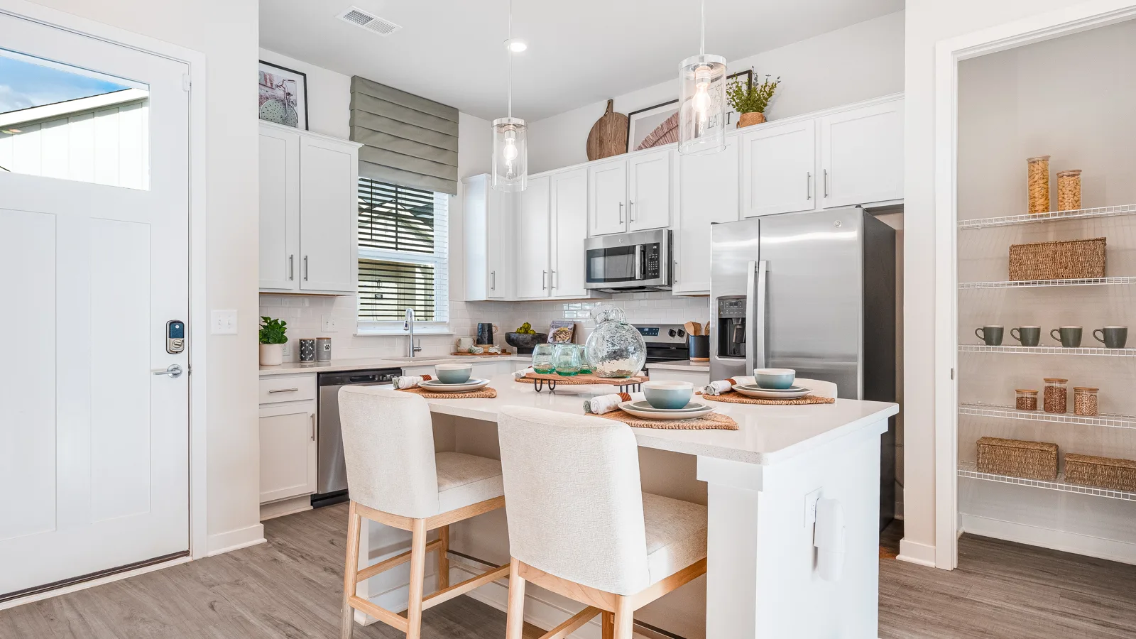 Yardly Aspire 1 Bed 1 Bath Apartment with Backyard Kitchen and Pantry New pet-friendly apartment homes for rent with private fenced backyards in Arizona, Texas, Florida, and North Carolina with pool, pickleball, dog park, gym, clubhouse and gated community. *No breed or weight restrictions. Yardly