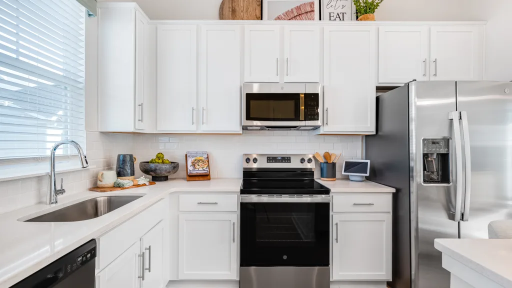 Yardly Aspire 1 Bed 1 Bath Apartment with Backyard Kitchen and Pantry New pet-friendly apartment homes for rent with private fenced backyards in Arizona, Texas, Florida, and North Carolina with pool, pickleball, dog park, gym, clubhouse and gated community. *No breed or weight restrictions. Yardly